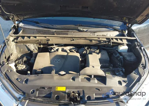 2018 Toyota Highlander Xle from USA, damaged, VIN 5TDJZRFH3JS546382